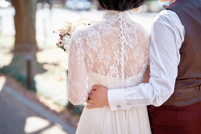 レースがすてきなウエディングドレス