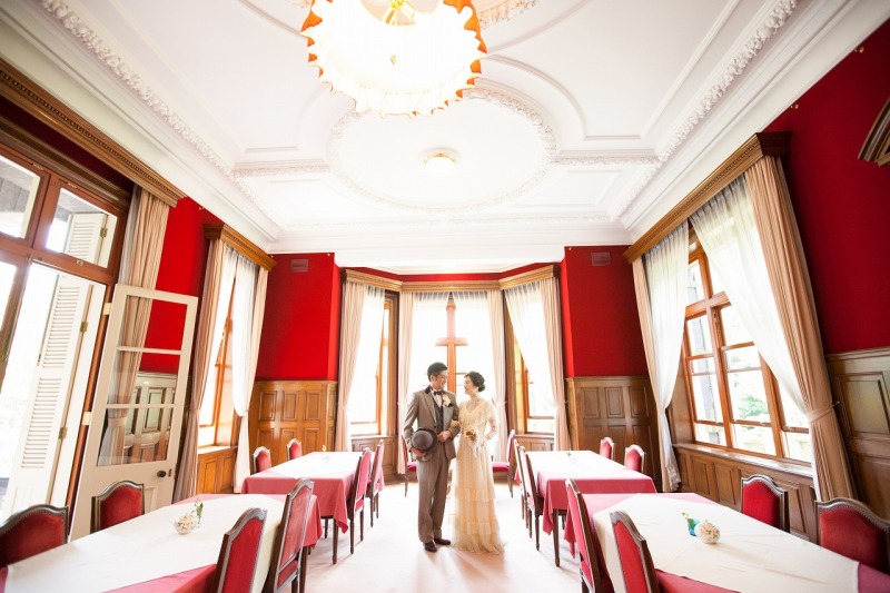 洋館でクラシックなフォトウエディング