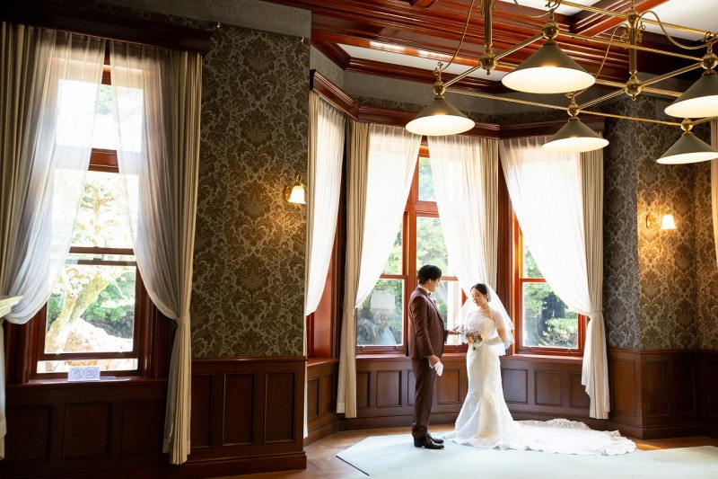 白ドレスは旧古河邸で