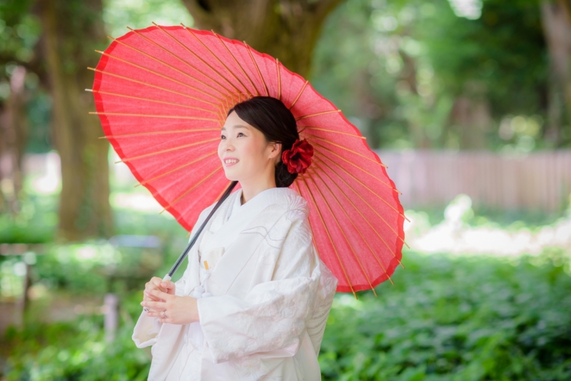 赤の和傘がお似合いです