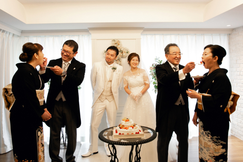 お父さまお母さまの食べさせあいも!