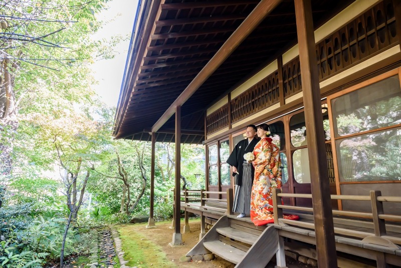 美しいお庭をのぞんで