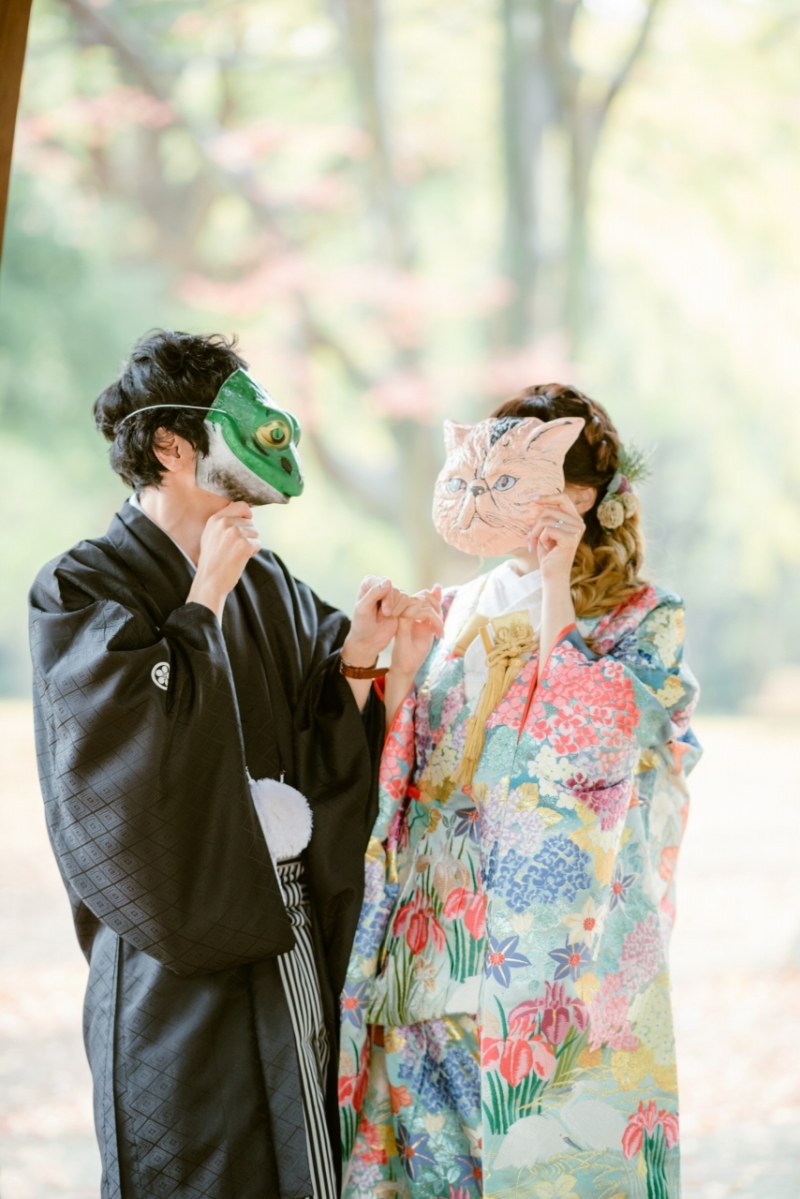 お面をかぶって