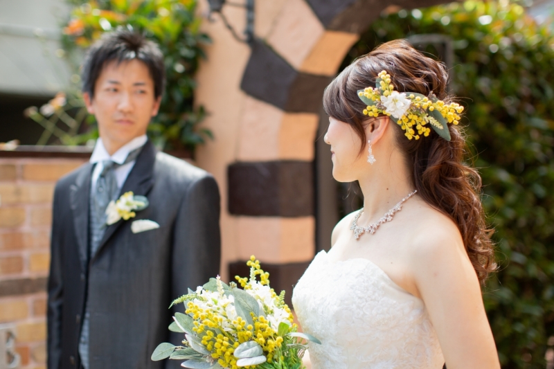 ミモザのブーケと花飾り