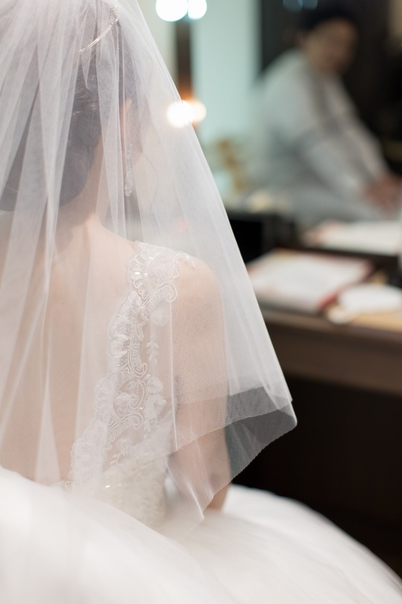 ベールをかけて