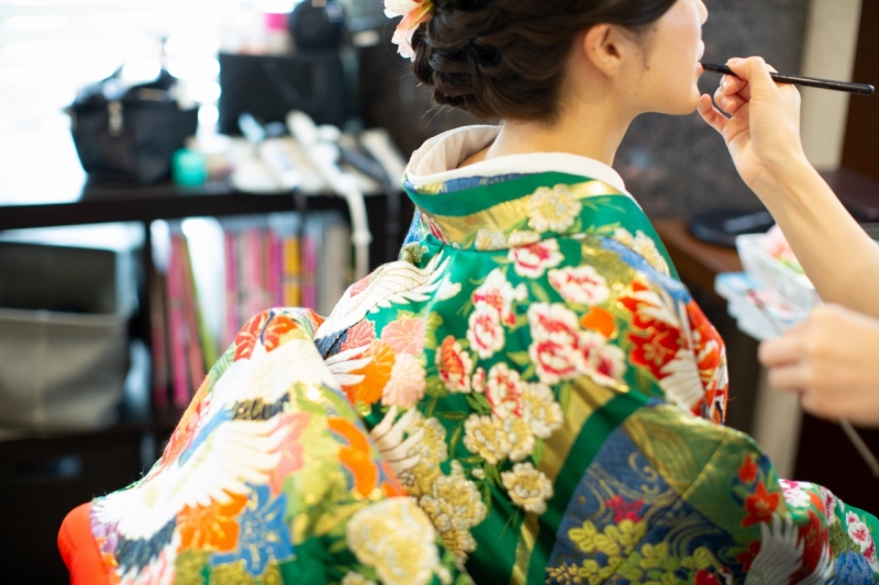 緑色の打掛に着替えて