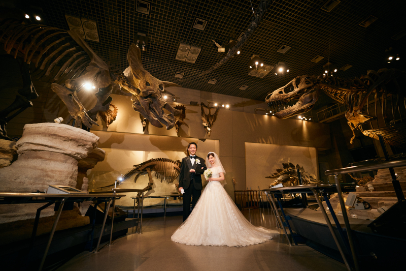 恐竜に囲まれて