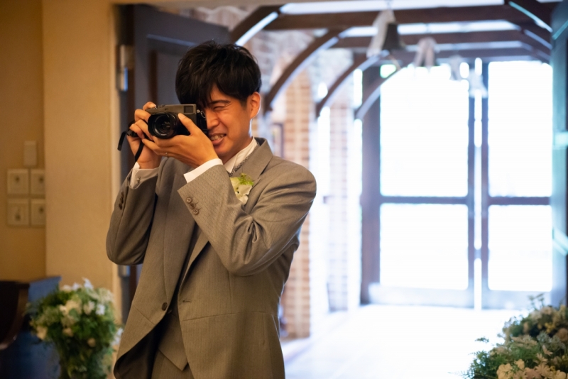 ご新郎様もカメラをもって