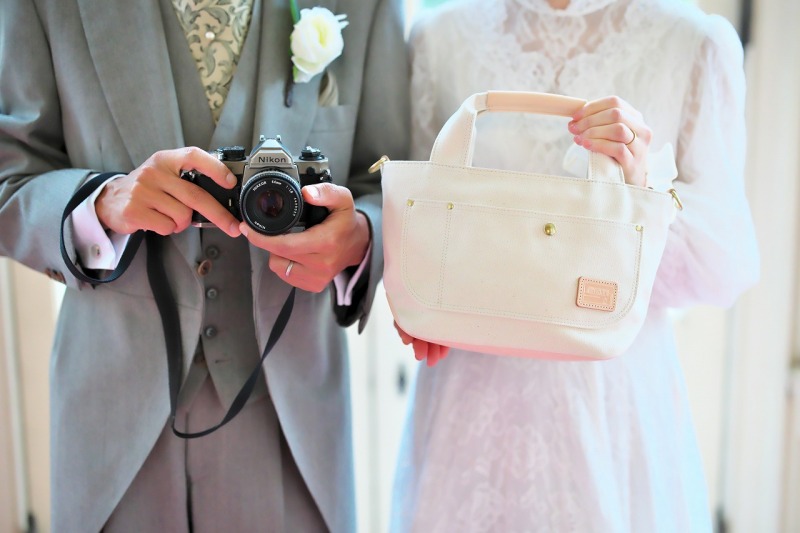 お気に入りの小物をもって