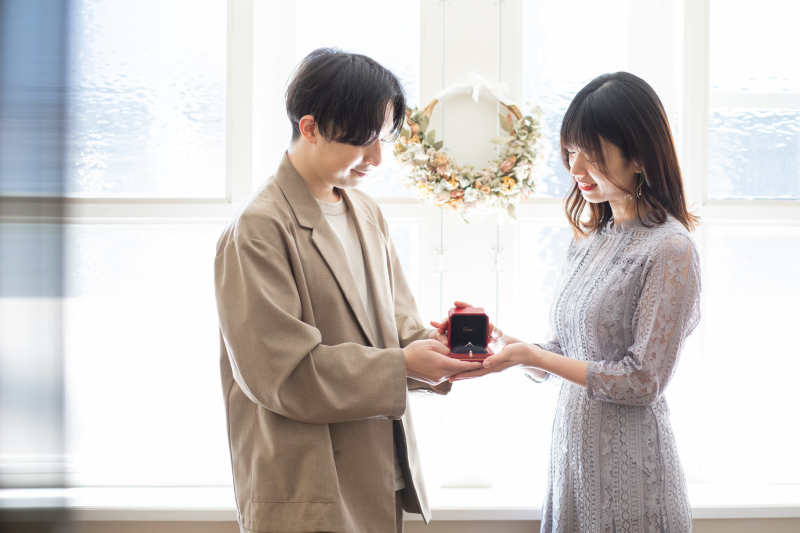 婚約指輪と一緒に