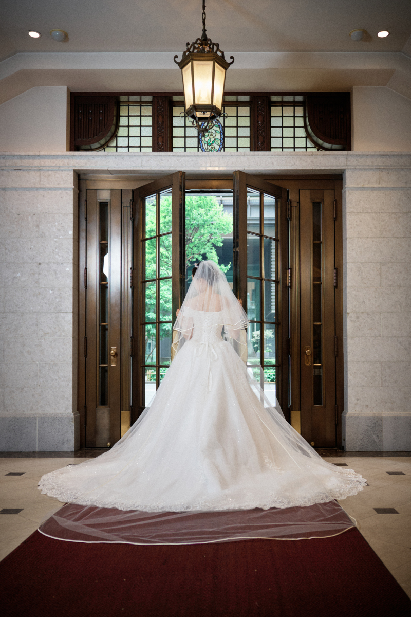 ドレスのもう一つの顔。バックショット。