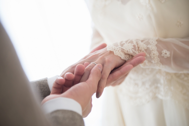 指輪交換シーンも素敵です。