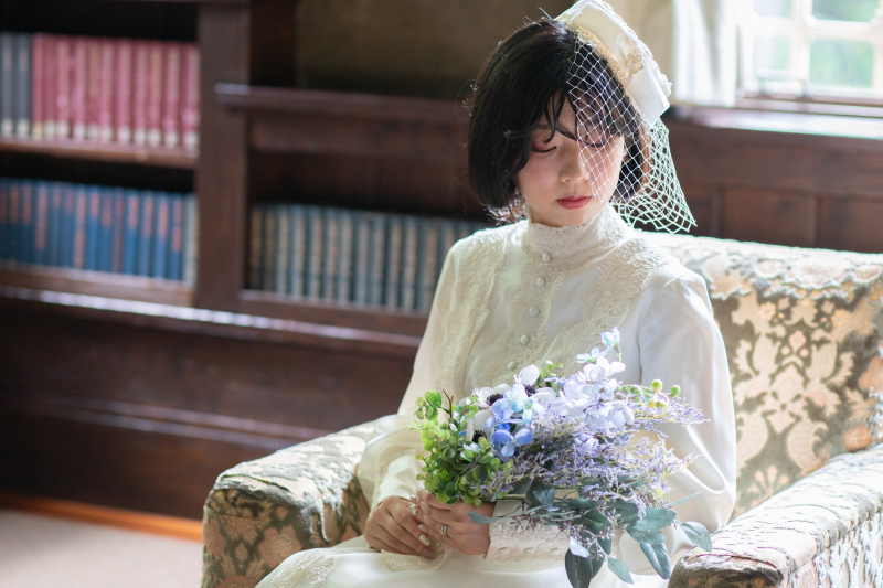 明るいブルーのブーケで華やかさを+