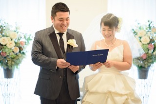 やっと両親にウェディングドレス姿を見せることができました。