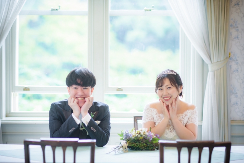 ほおづえついて