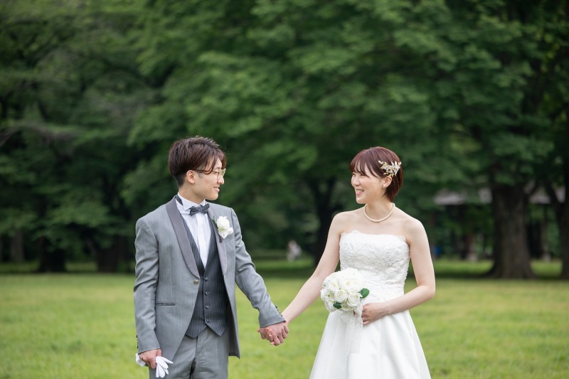 芝生の緑と木々の緑