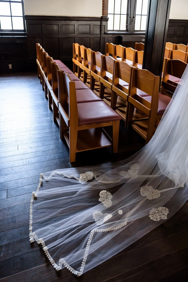 ヴェールのレースがかわいい