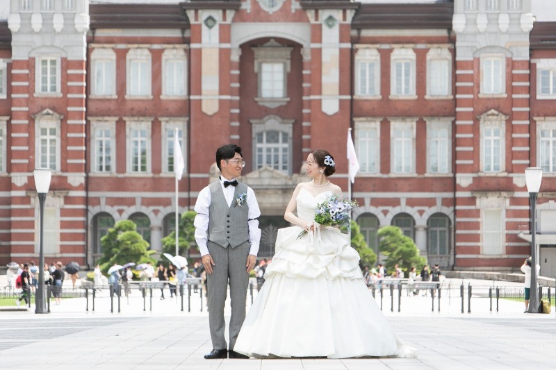 お外ではベールを外してブーケチェンジ!