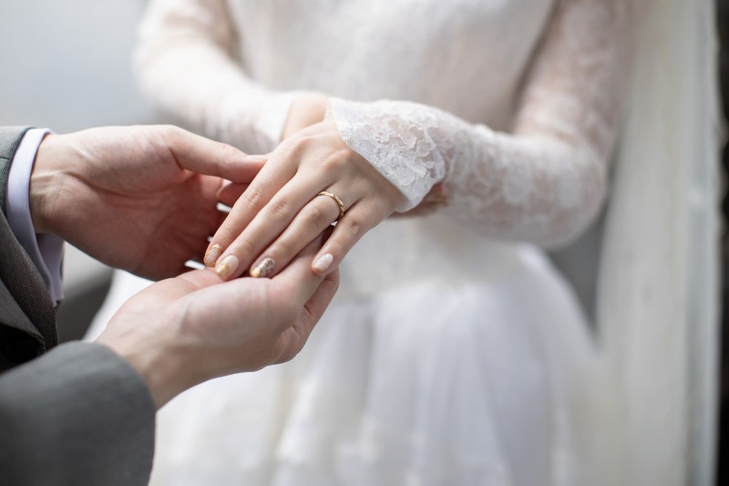 指輪交換シーンもしっかりと