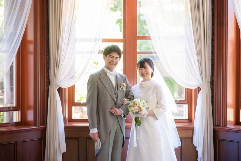 長袖のウエディングドレス、素敵です。