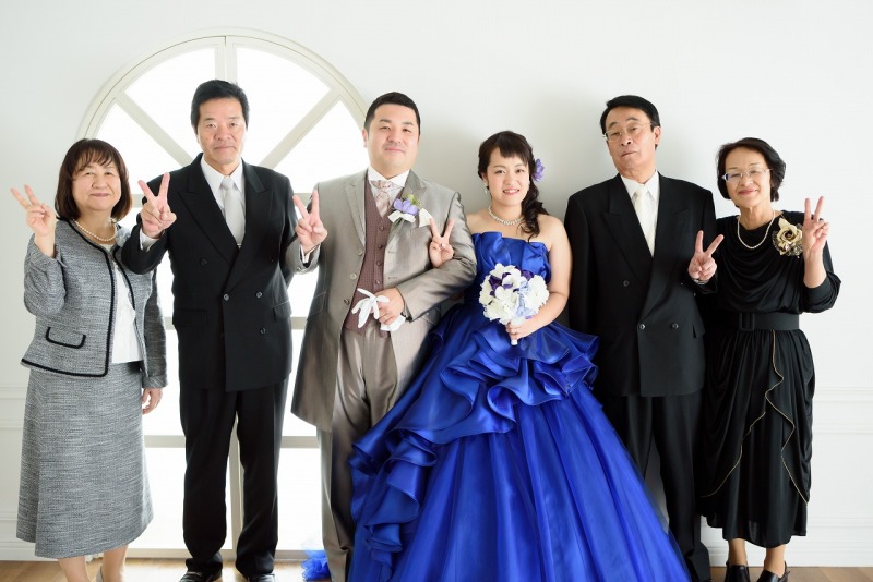 紺碧のカラードレスにお色直し