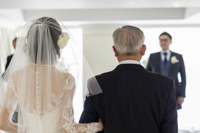 後ろ姿に喜びがいっぱい