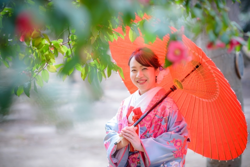 和傘と椿もベストマッチ