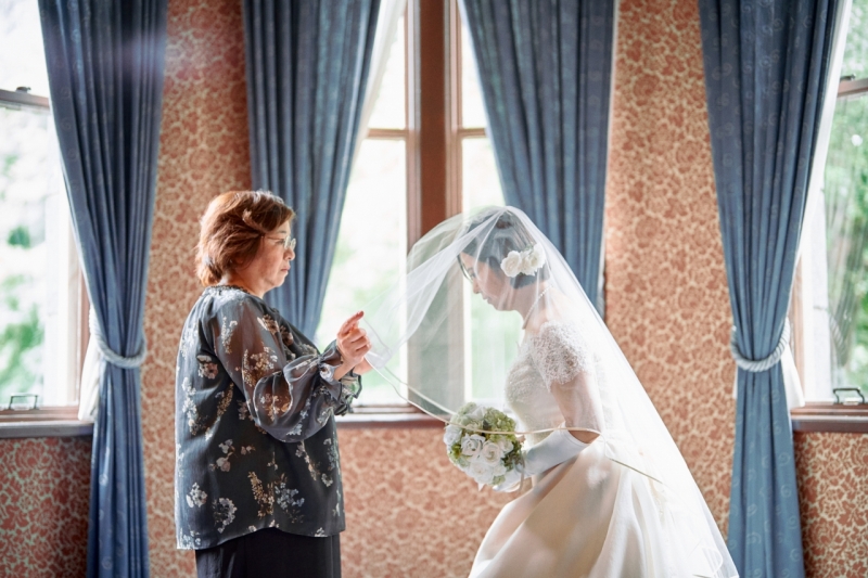 窓越しの光がきれい