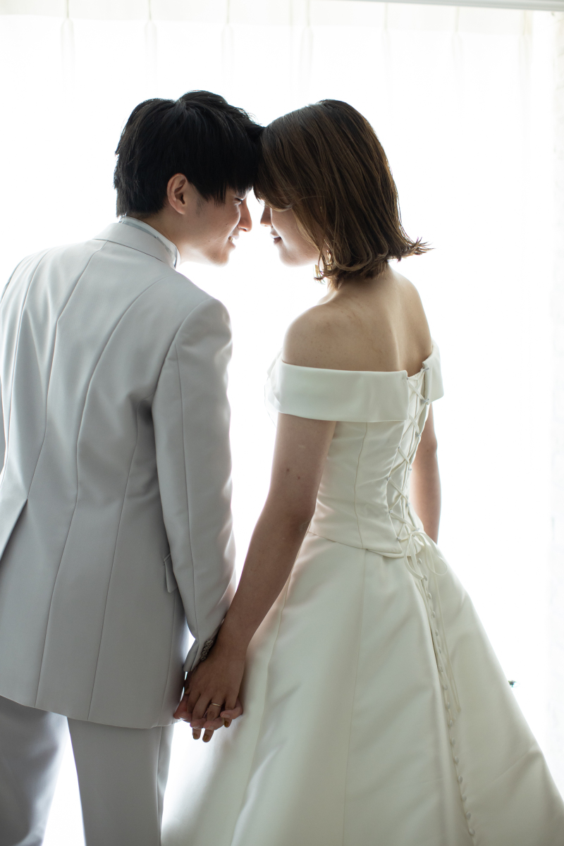 オフショルダーのウエディングドレス