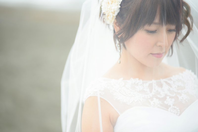 ベール越しの横顔にうっとり。