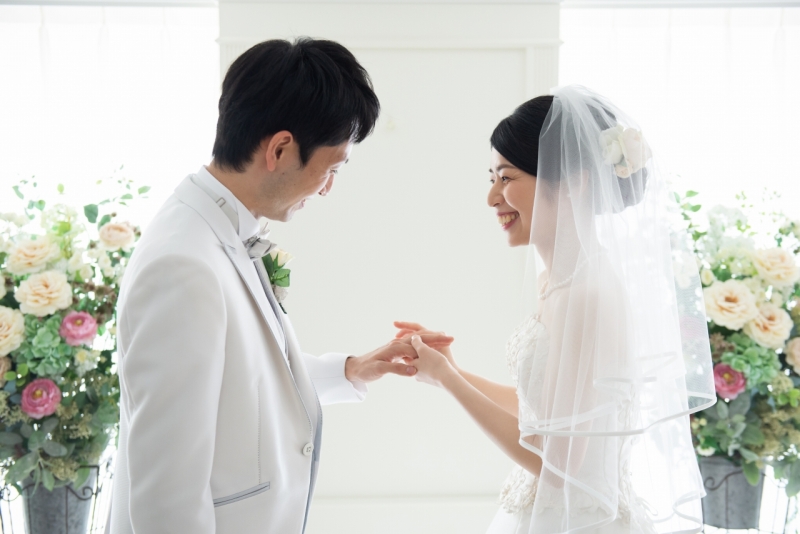 指輪交換も笑顔で