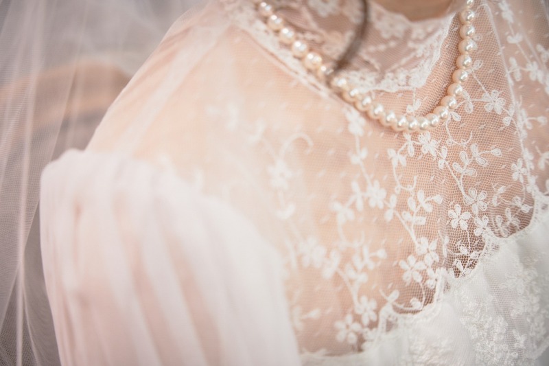 洋館にぴったりのヴィンテージドレス