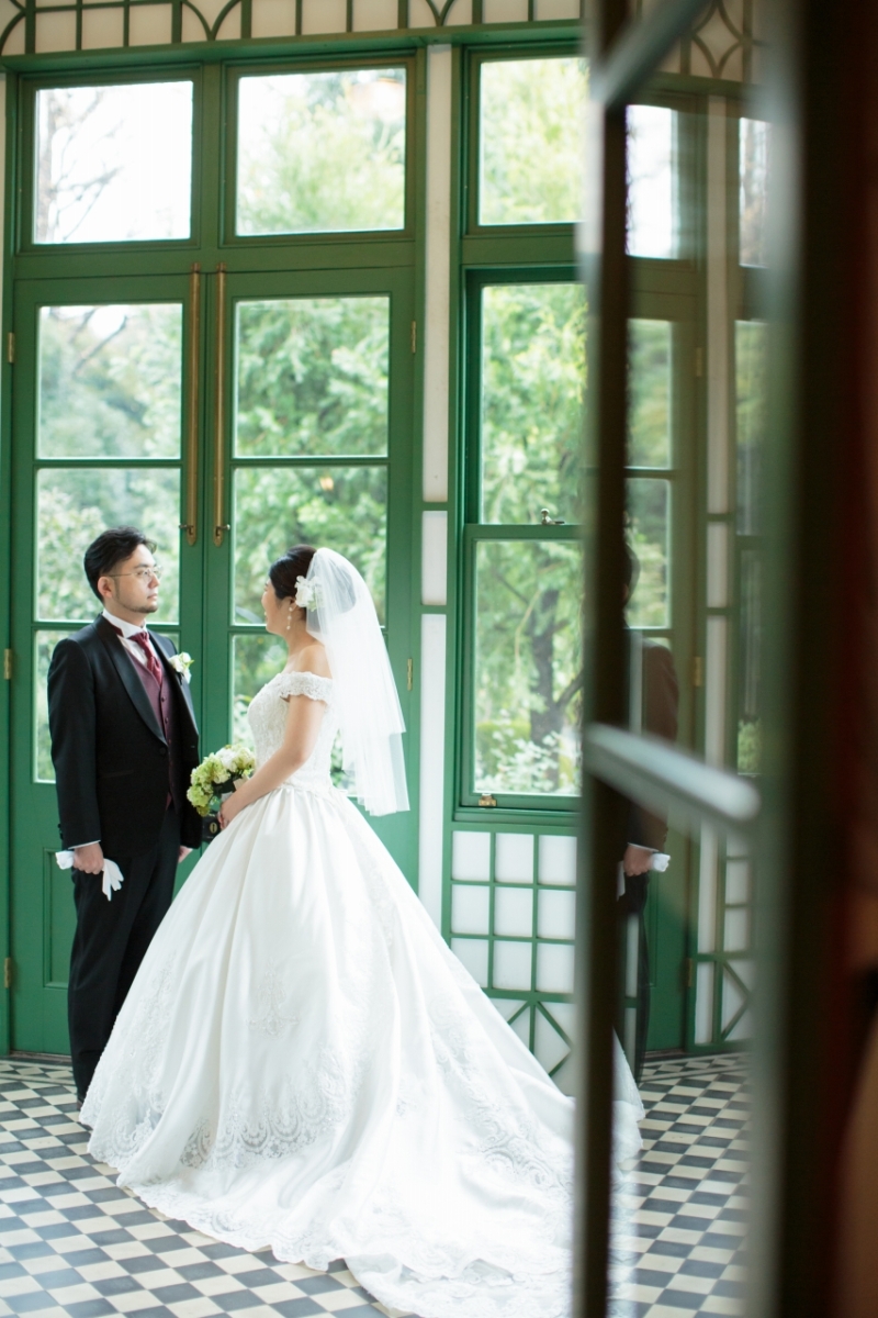 扉越しにパチリ