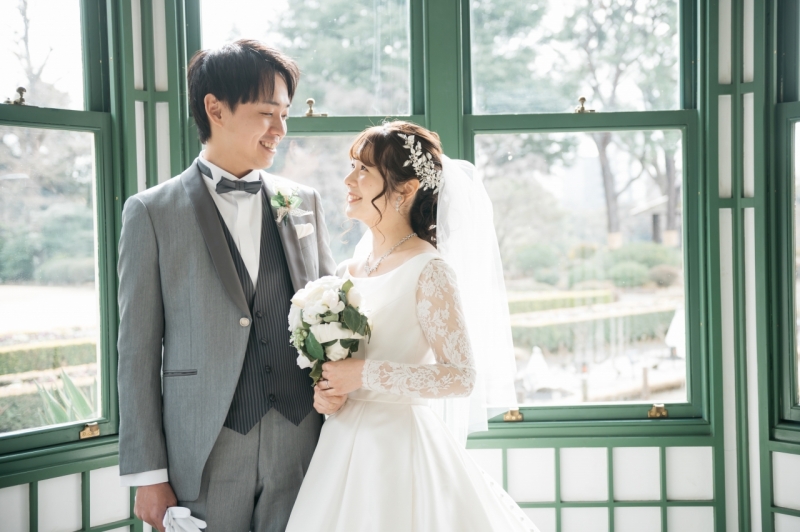 長袖のウエディングドレスでフォトウエディング