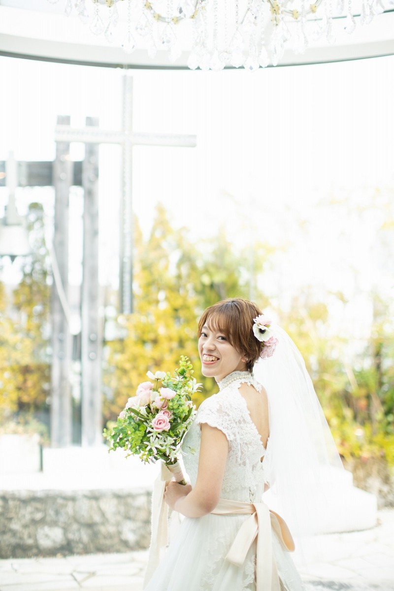 背中のあいたかわいいドレス