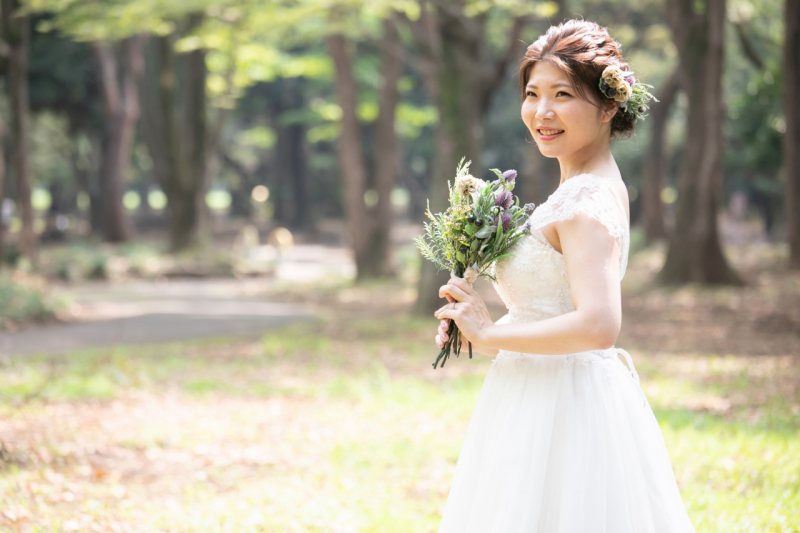 野の花クラッチがお似合い！