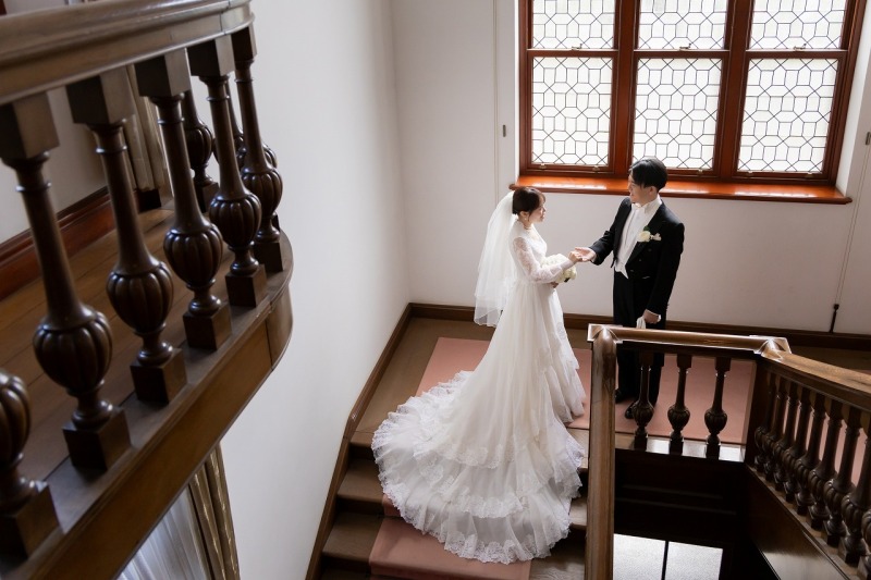 完璧な組み合わせ　ヴィンテージドレスと洋館