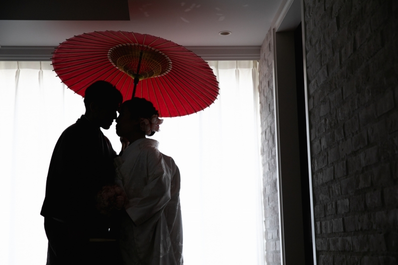 光がたっぷり入るスタジオでシルエット撮影