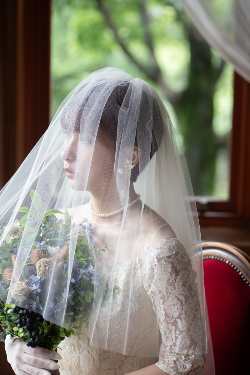 ベールをおろして神秘的な雰囲気に。。。