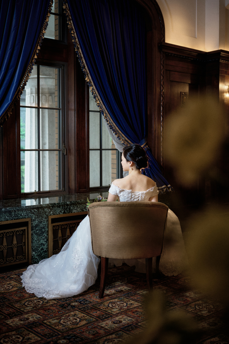 日本工業倶楽部の建物ならではの窓辺の撮影。