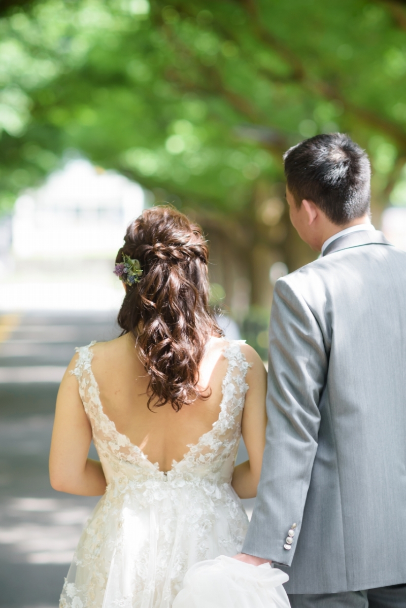 ウエディングドレスはダウンスタイルで