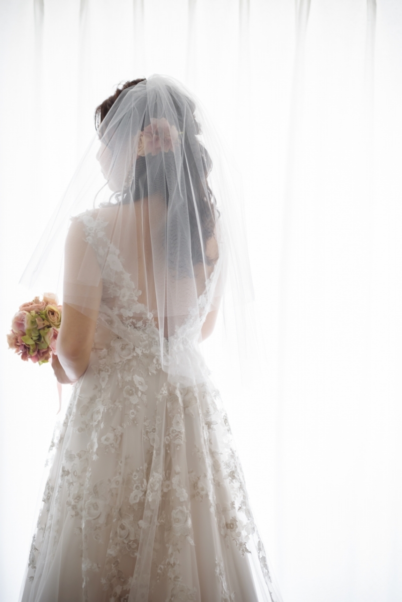 レースが素敵なウエディングドレス