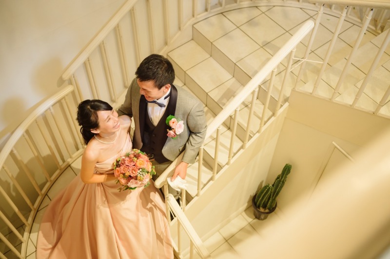 カラードレス姿でもポーズ写真が撮れると素敵！