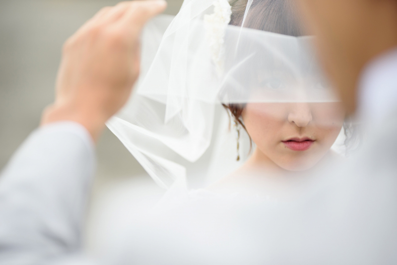 しっとりとベールアップシーン