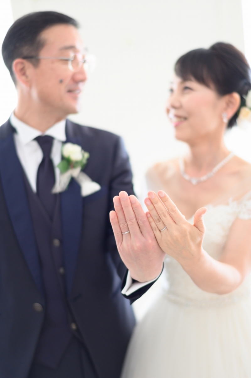 指輪にピントをあてて