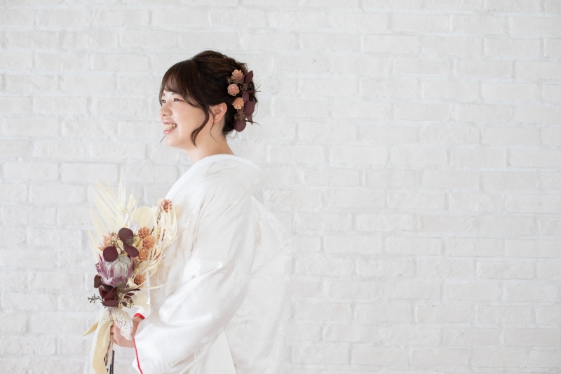 白無垢とプロテアのクラッチブーケ