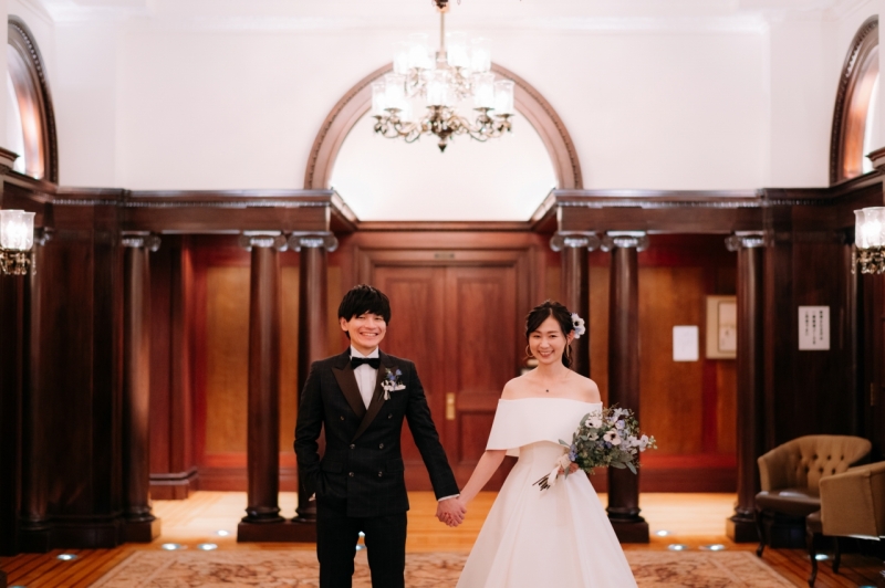 オフショルダーのウエディングドレス