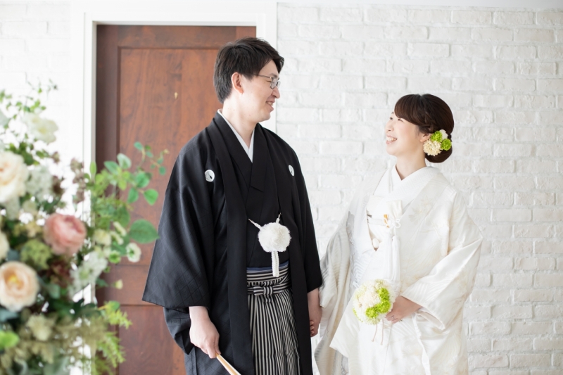 明るいスタジオで撮影