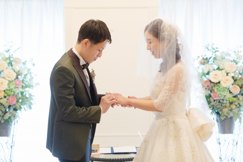 光がたくさん入る小さなチャペル