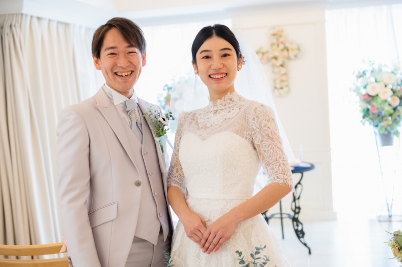 かわいい袖ありのウエディングドレス